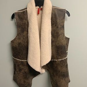 548 Faux brown leather/shearling vest in excellent condition-worn once! Size L